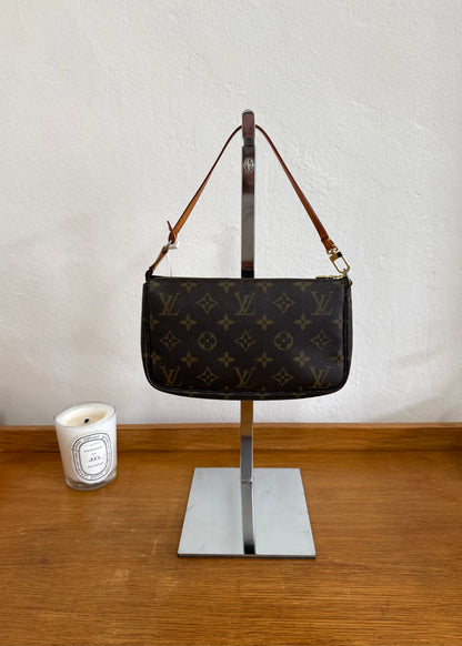 LV POCHETTE 273