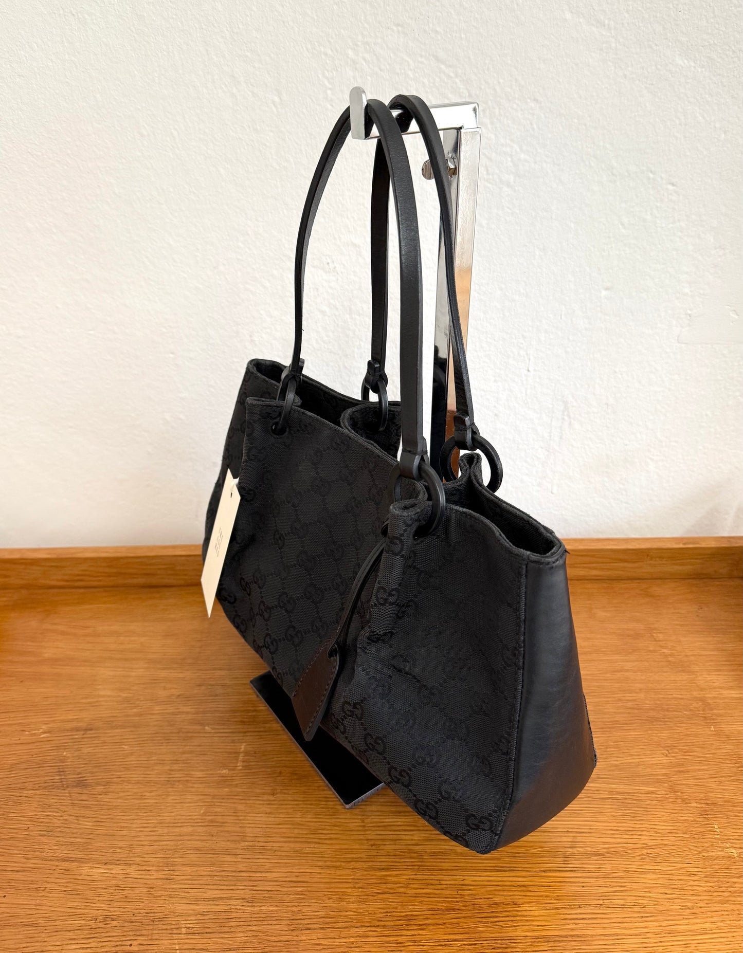 GUCCI GG SHOULDER BAG BLACK WITH POUCH