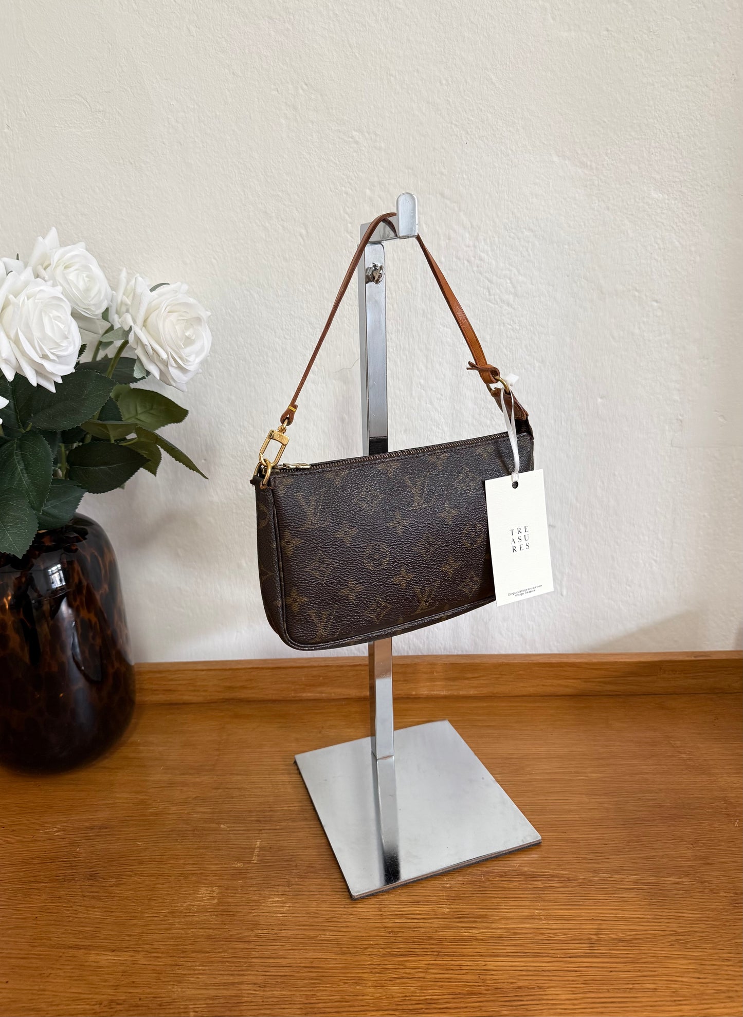 LV POCHETTE