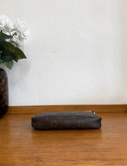 LV POCHETTE