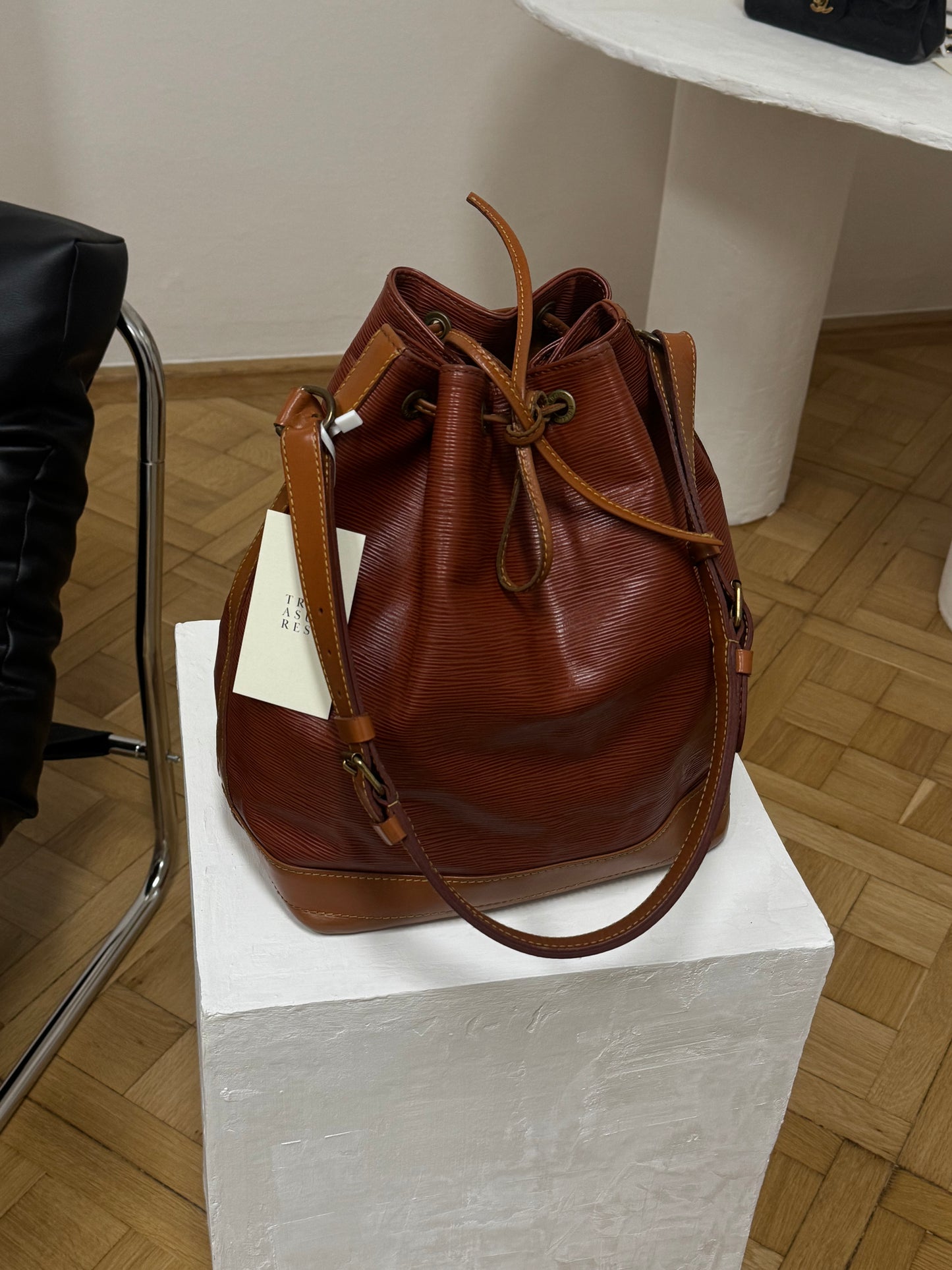 LOUIS VUITTON EPI NOÉ BROWN BUCKET BAG