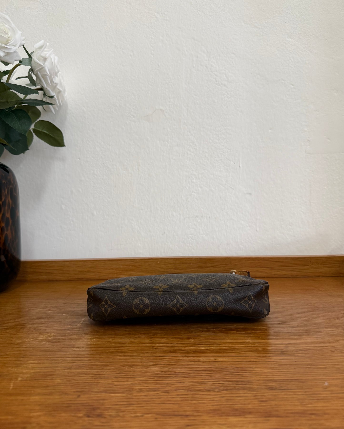LV POCHETTE