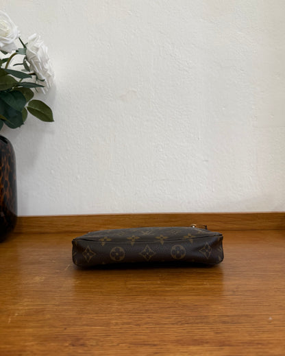 LV POCHETTE