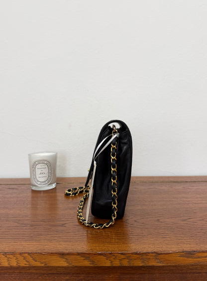 CHANEL BLACK TWIST LOCK FLAP BAG LAMBSKIN GOLD HW