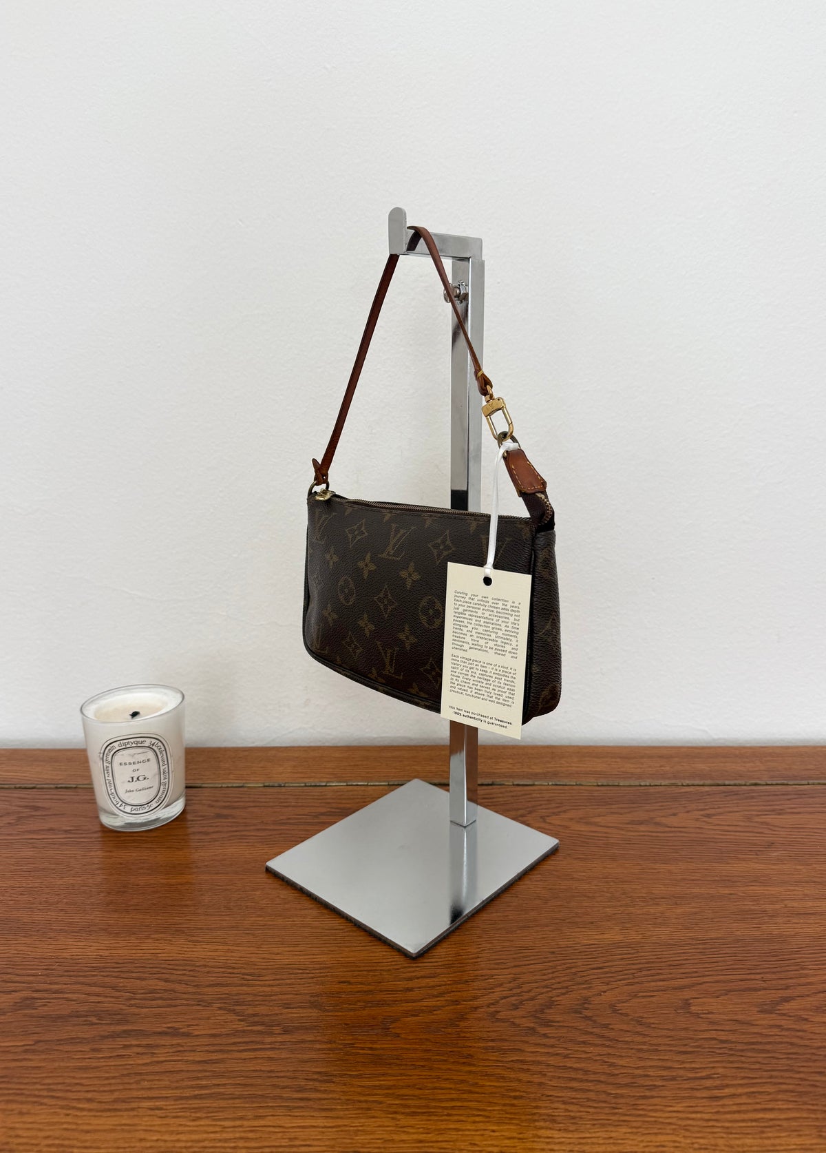 LV Pochette