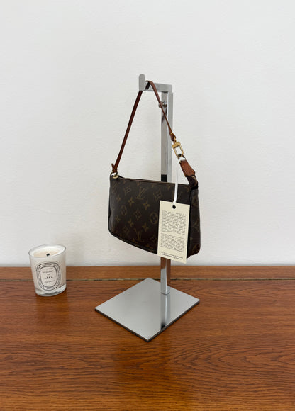LV Pochette