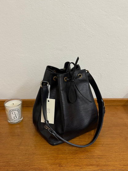 LV EPI PETIT NOÉ BLACK BUCKET BAG