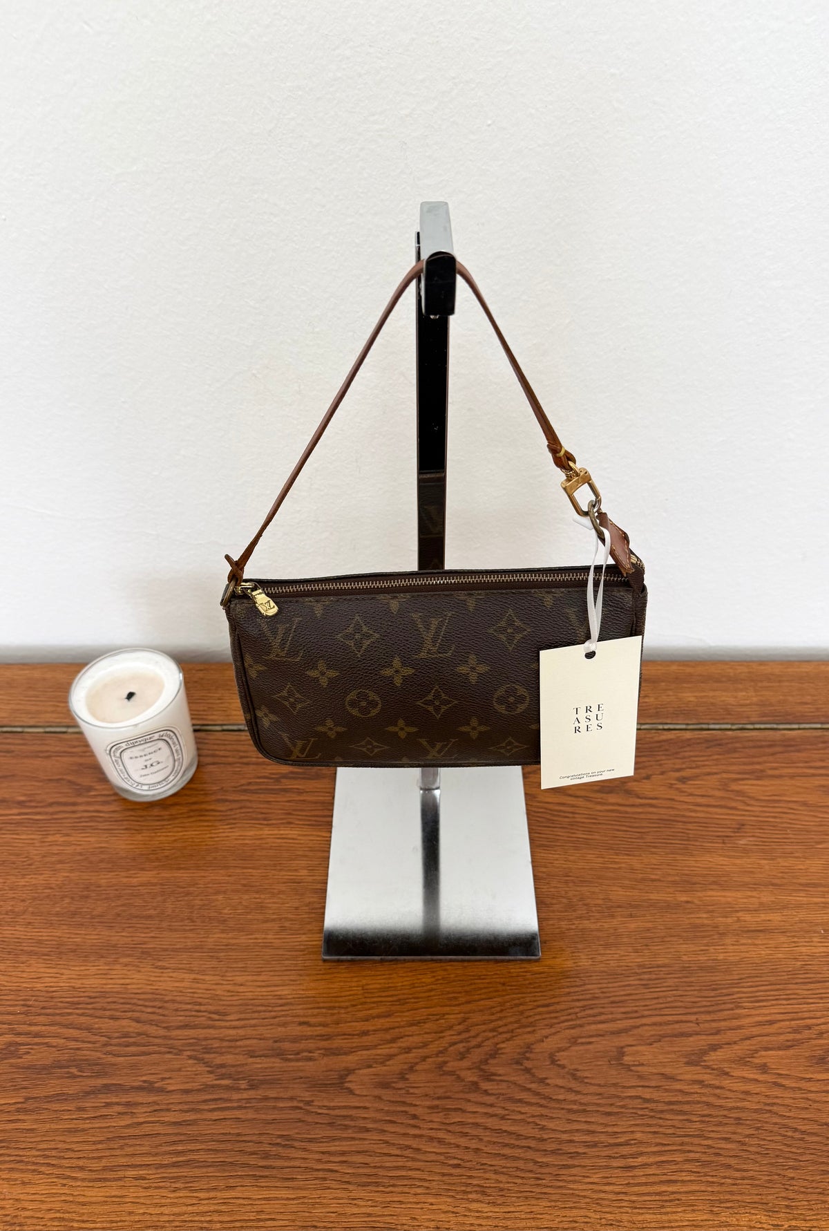 LV Pochette
