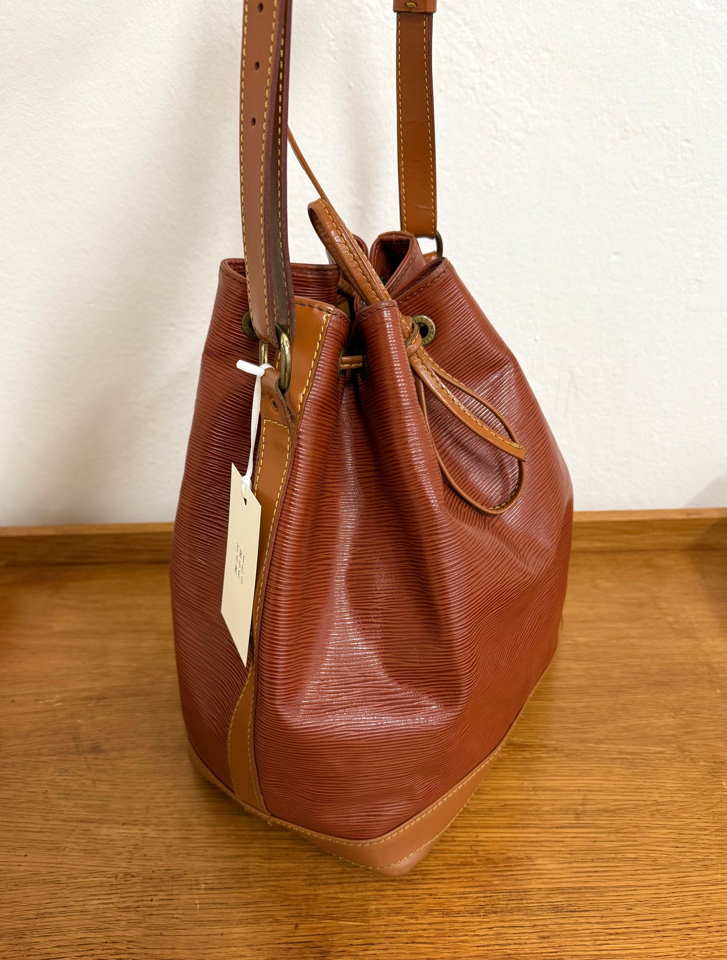 LOUIS VUITTON EPI NOÉ BROWN BUCKET BAG
