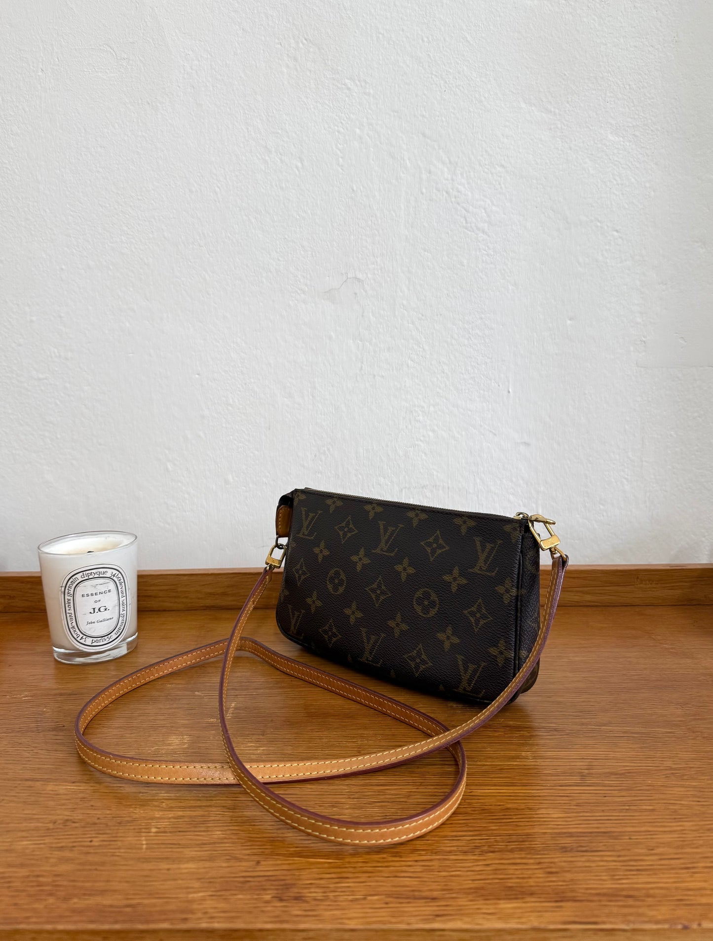 LV POCHETTE