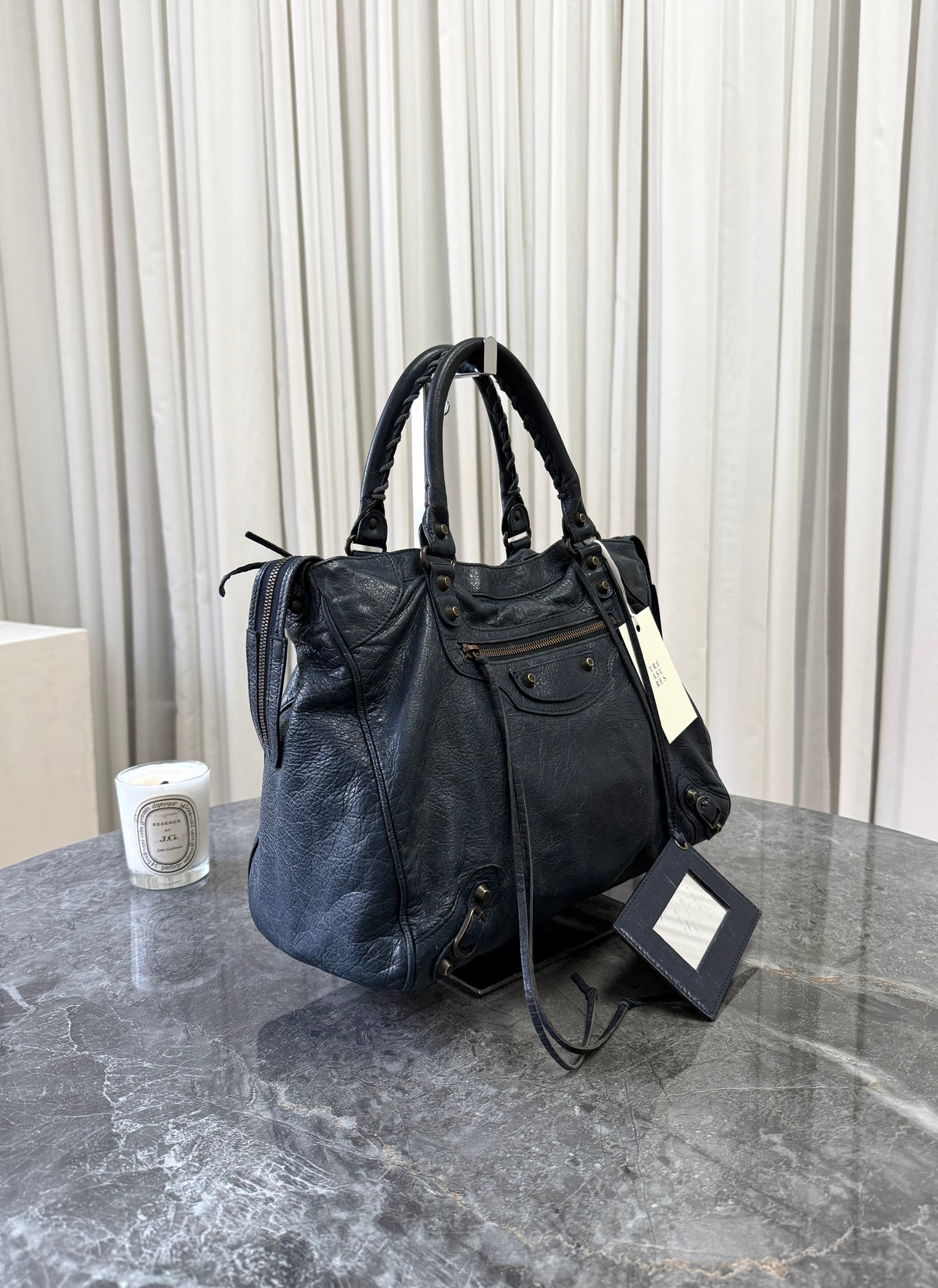 Balenciaga Velo z jehněčí kůže s mosazným hardwarem, foto 2