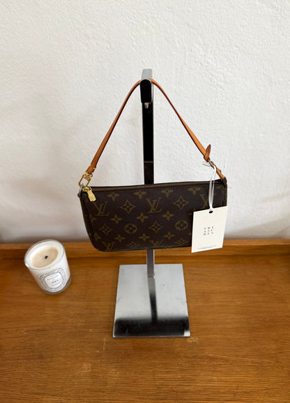 LV POCHETTE 273