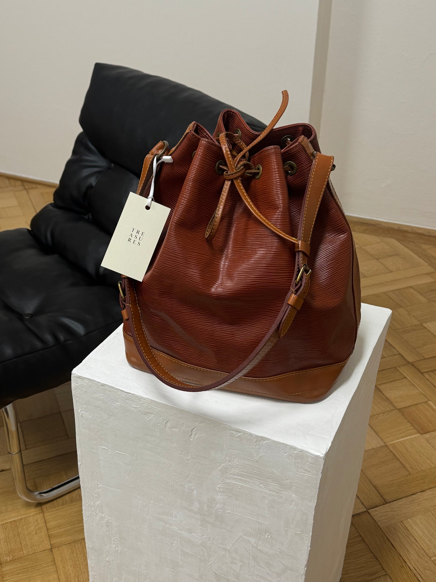 LOUIS VUITTON EPI NOÉ BROWN BUCKET BAG