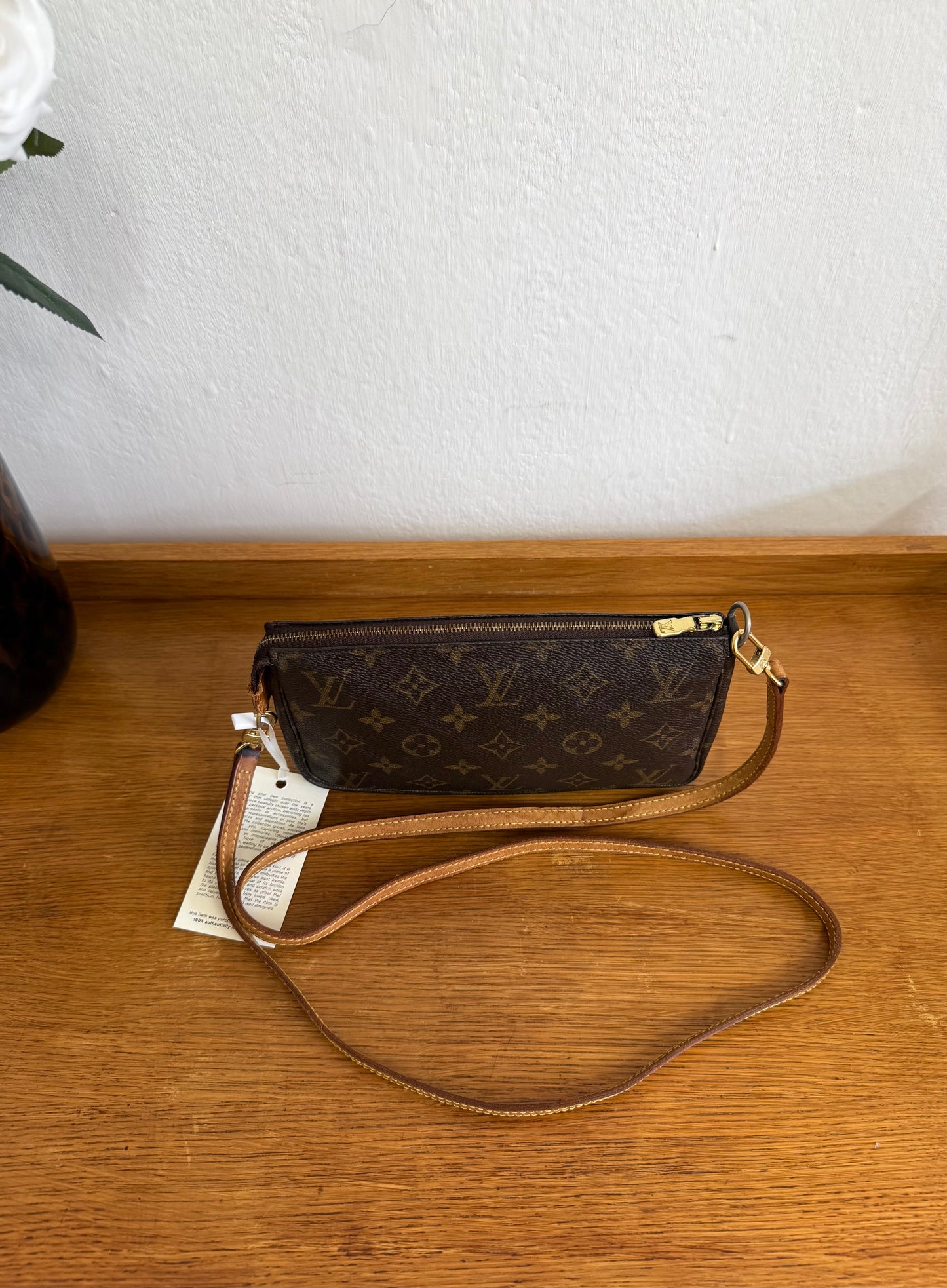 LV POCHETTE