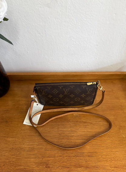 LV POCHETTE