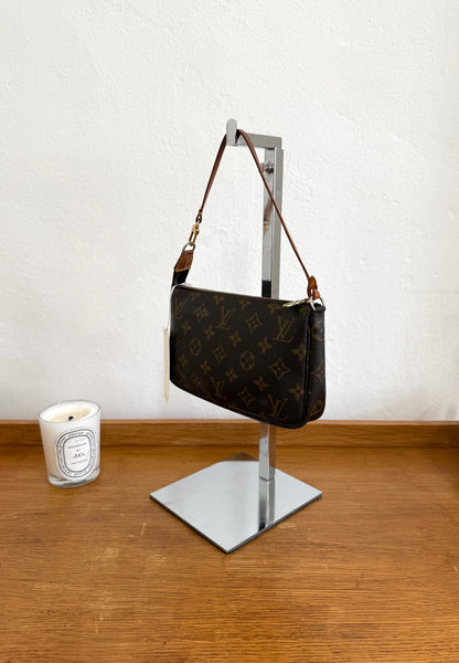 LV POCHETTE 303