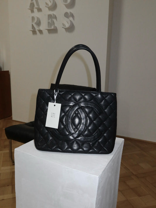 CHANEL CAVIAR MEDDALLION TOTE