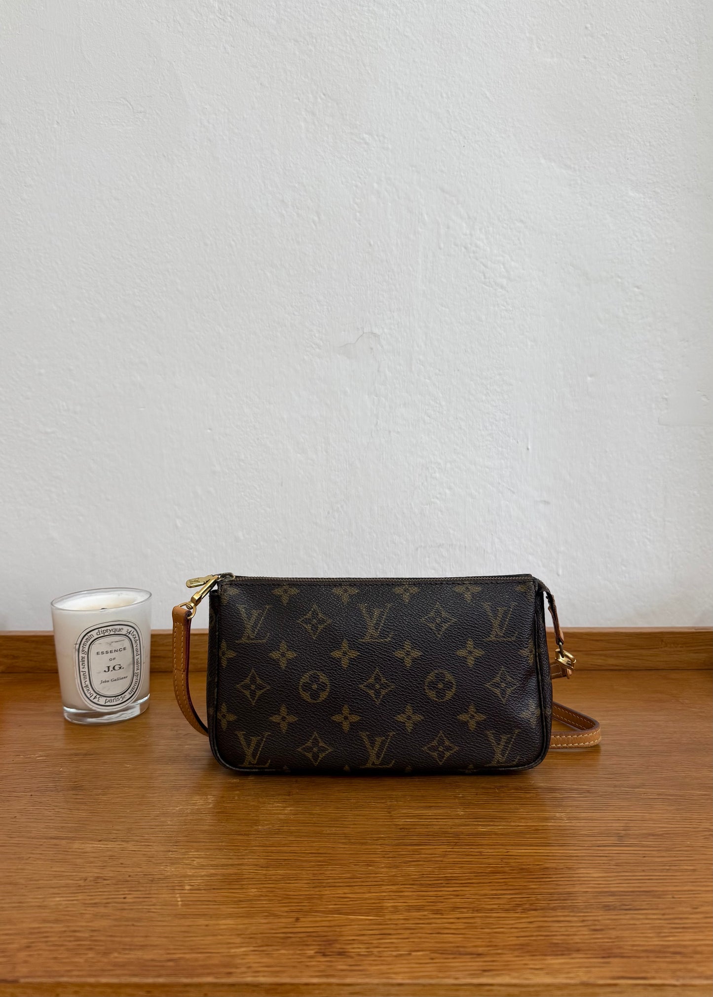 LV POCHETTE