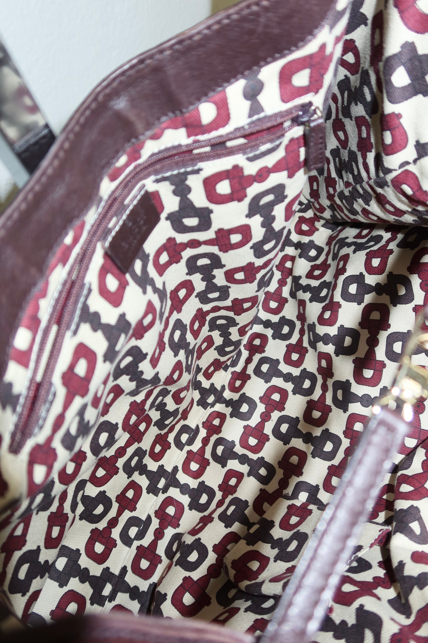 GUCCI GG HOBO ABBEY BAG BURGUNDY GOLD HW