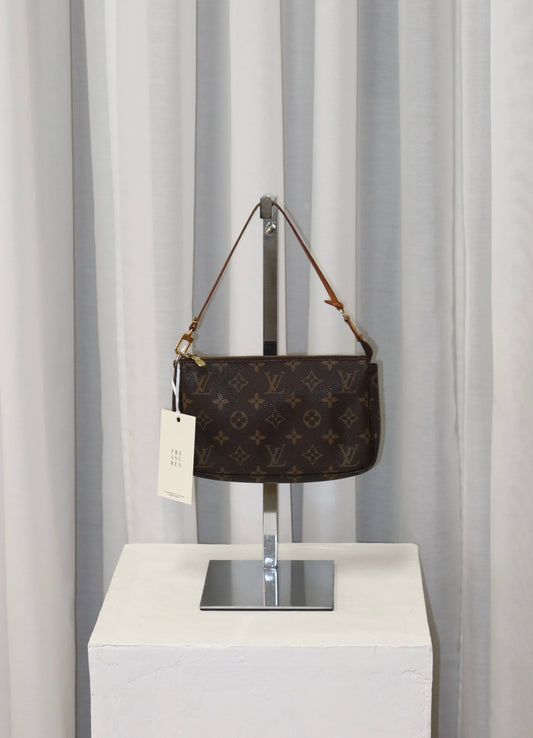 LV POCHETTE