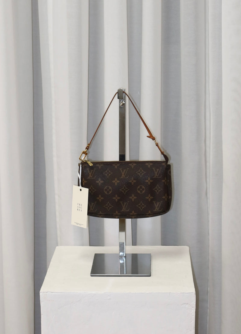 LV POCHETTE