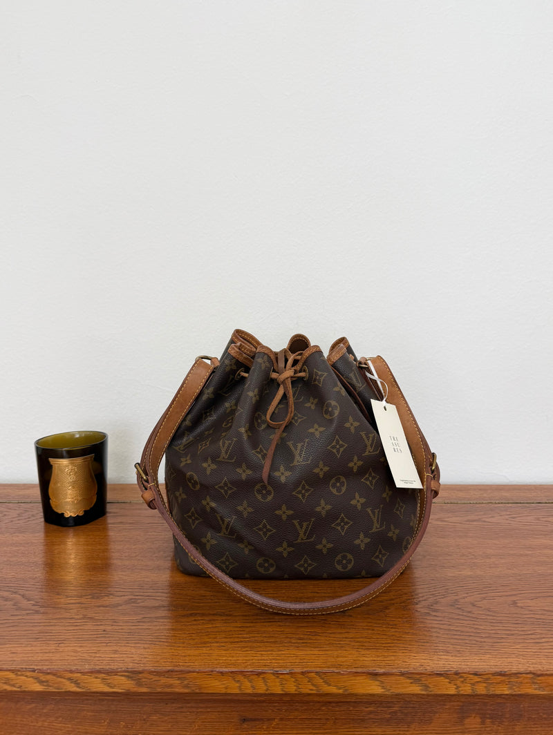 LV PETIT NOÉ MONOGRAM BUCKET BAG 318