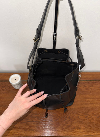 LV EPI NOÉ BLACK BUCKET BAG