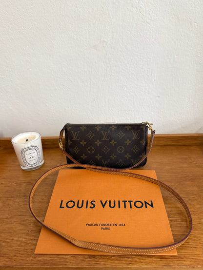LV POCHETTE