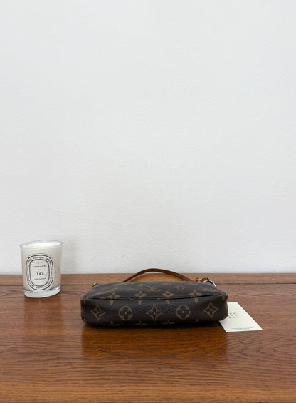 LV POCHETTE 302