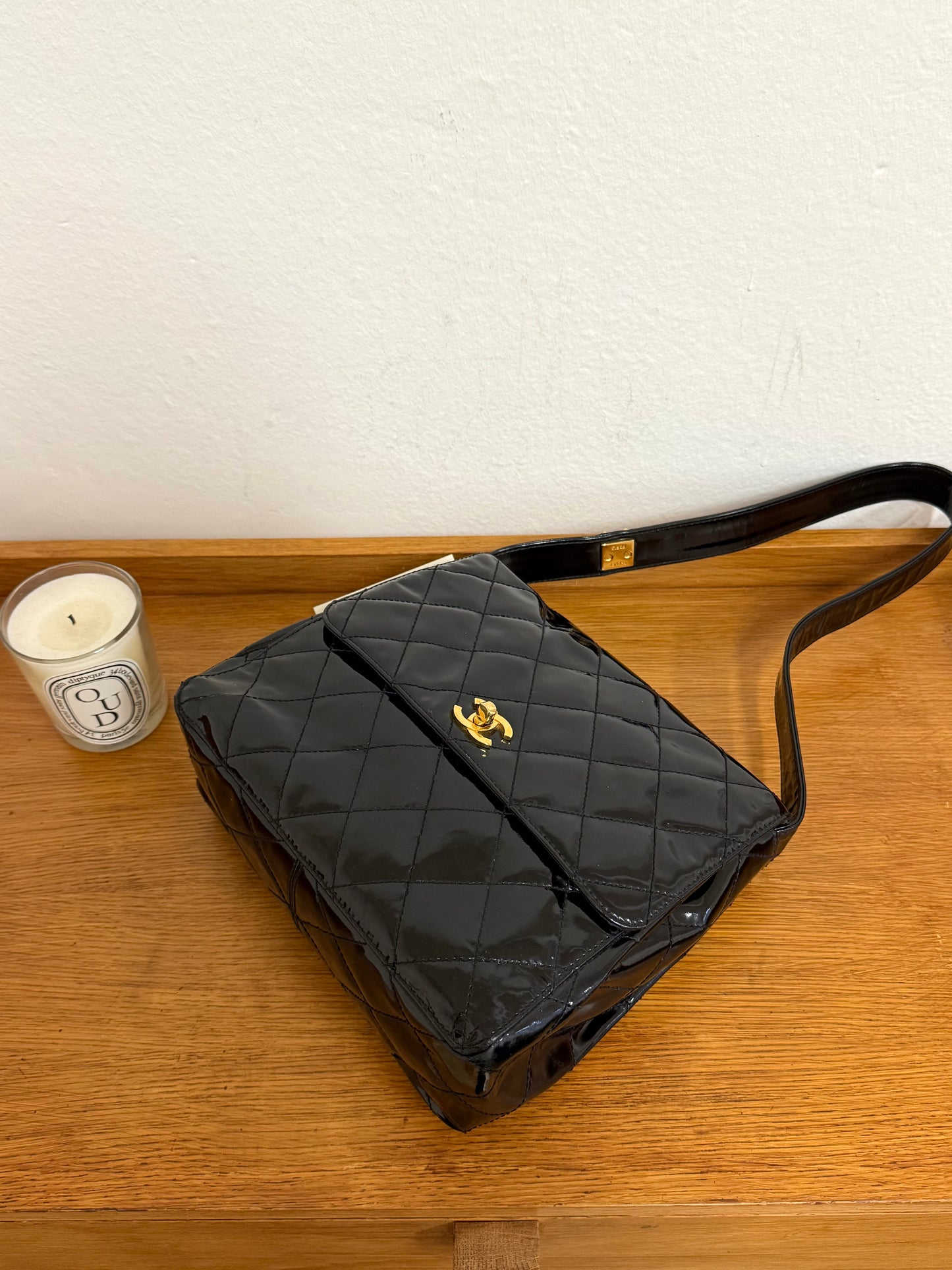 CHANEL TWIST LOCK FLAP PATENT LEATHER