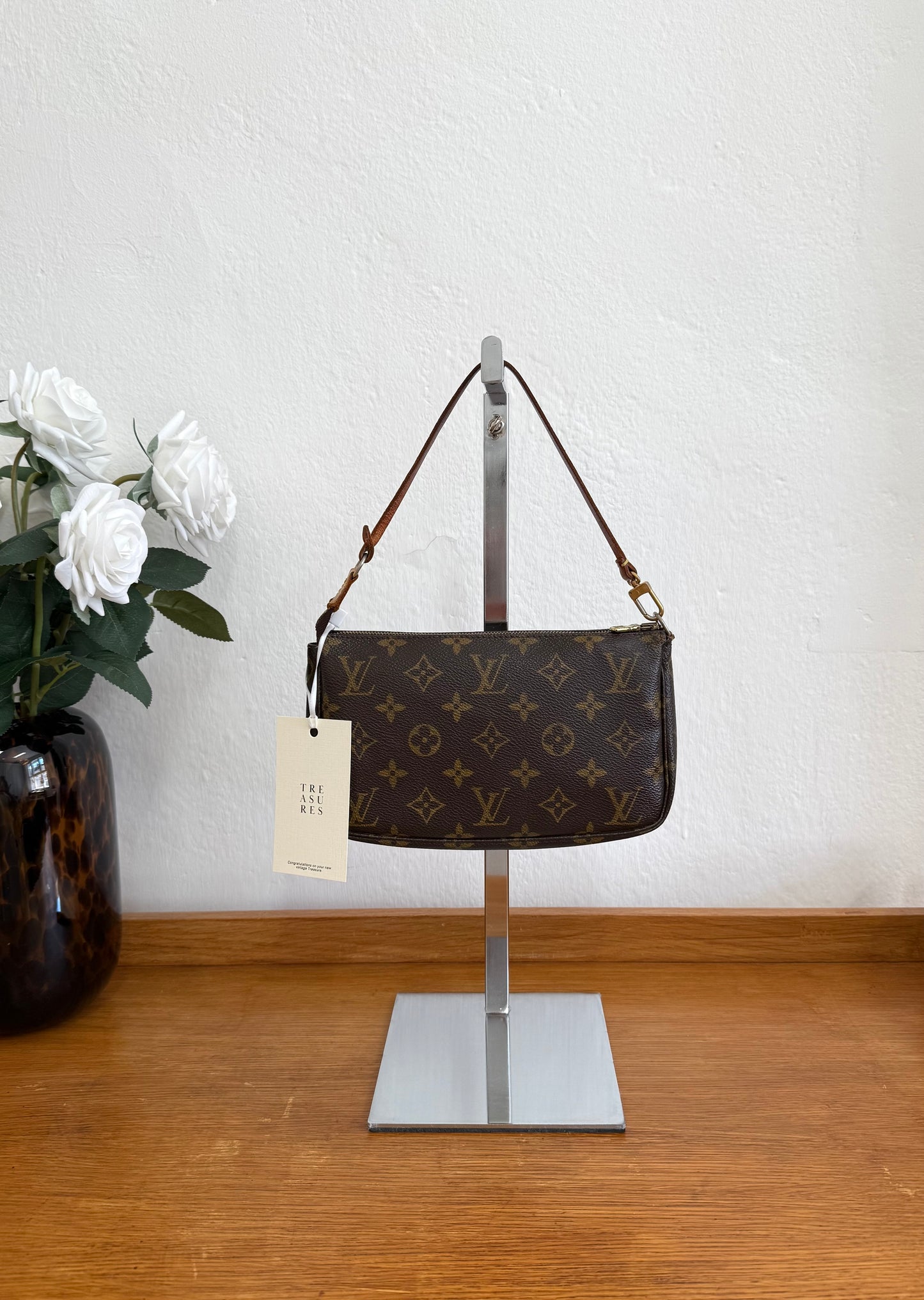 LV POCHETTE