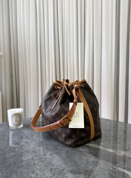 LV PETIT NOÉ MONOGRAM BUCKET BAG