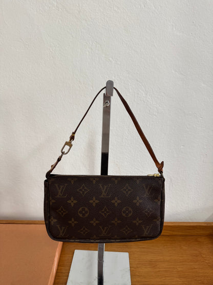 LV POCHETTE