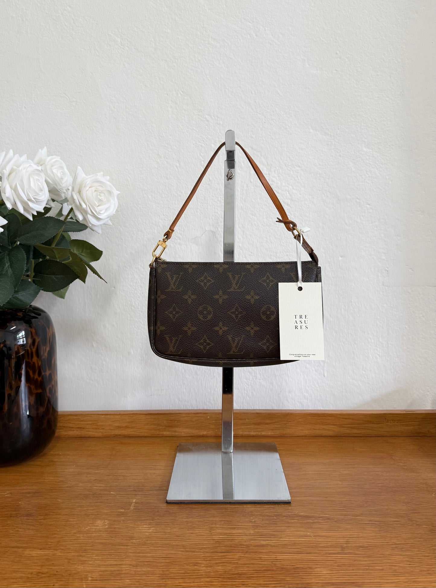 LV POCHETTE