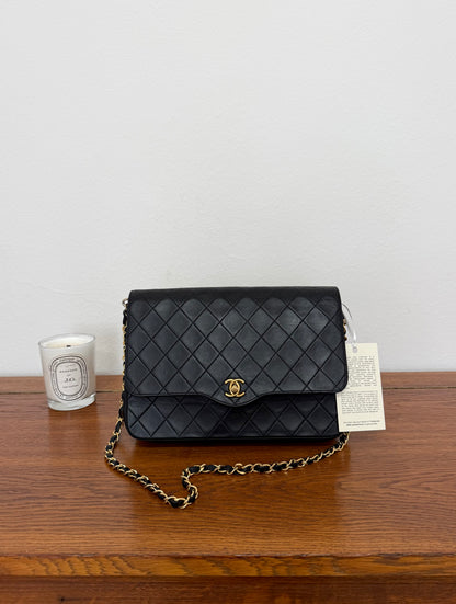 CHANEL BLACK TWIST LOCK FLAP BAG LAMBSKIN GOLD HW