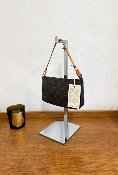 LV POCHETTE