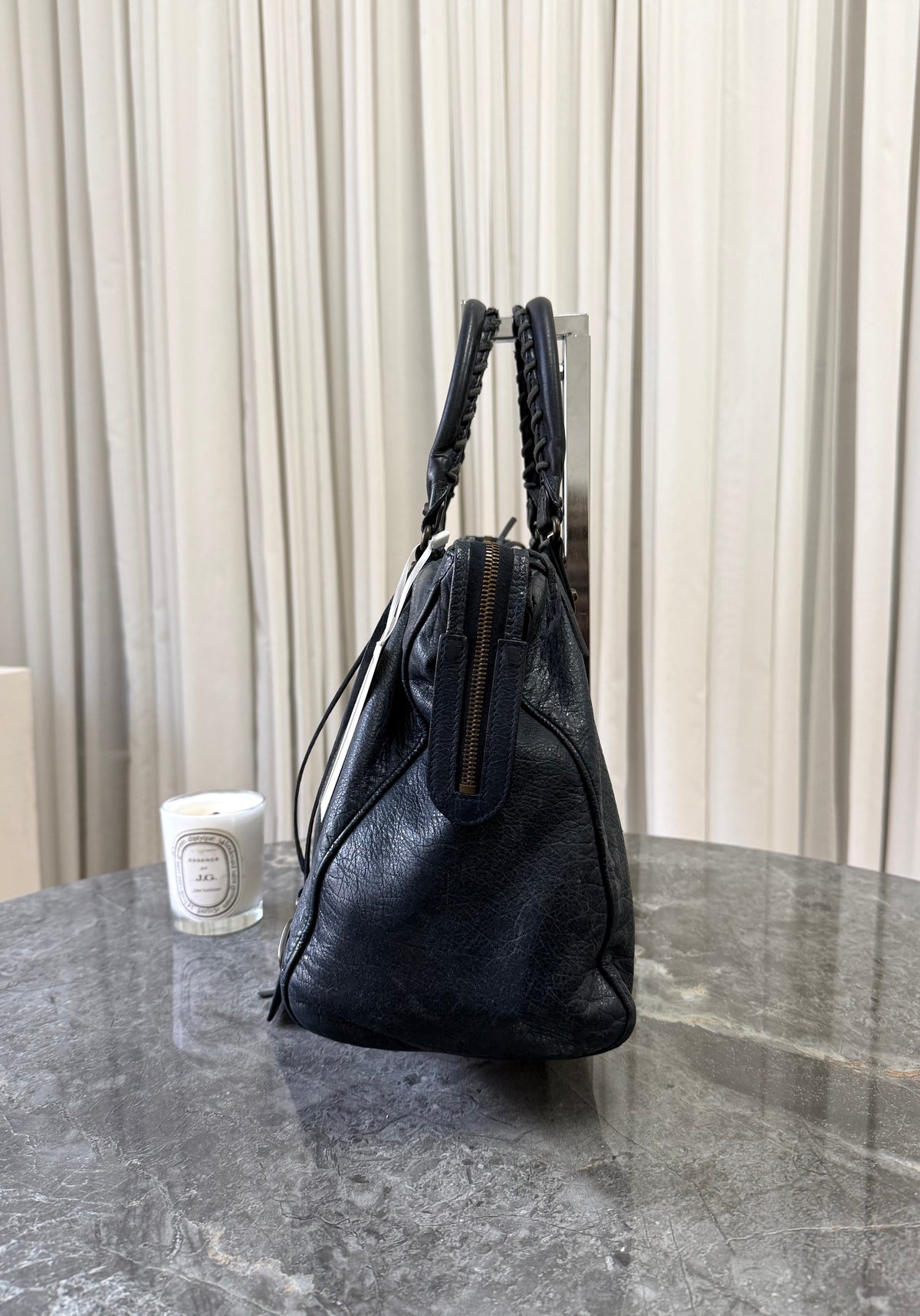 Balenciaga Velo z jehněčí kůže s mosazným hardwarem, foto 4