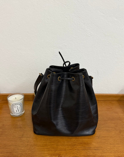 LV EPI PETIT NOÉ BLACK BUCKET BAG