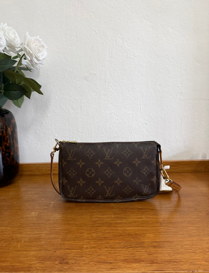 LV POCHETTE