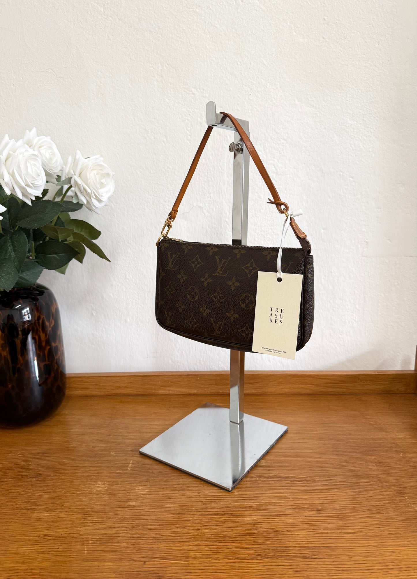 LV POCHETTE
