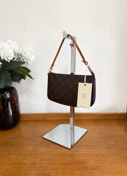 LV POCHETTE