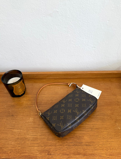 LV POCHETTE