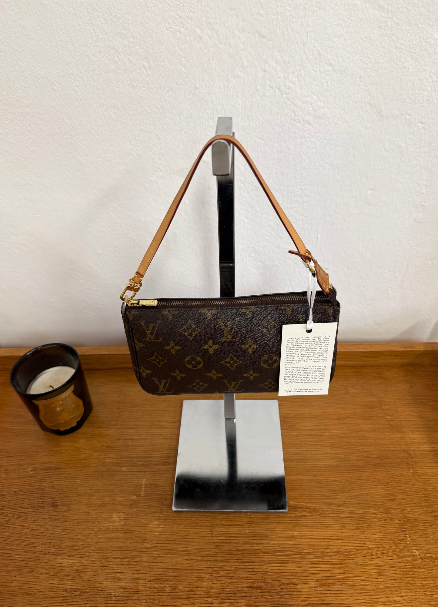 LV POCHETTE