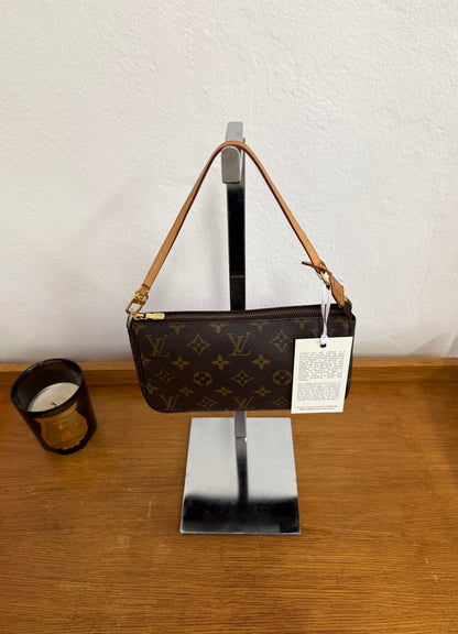 LV POCHETTE