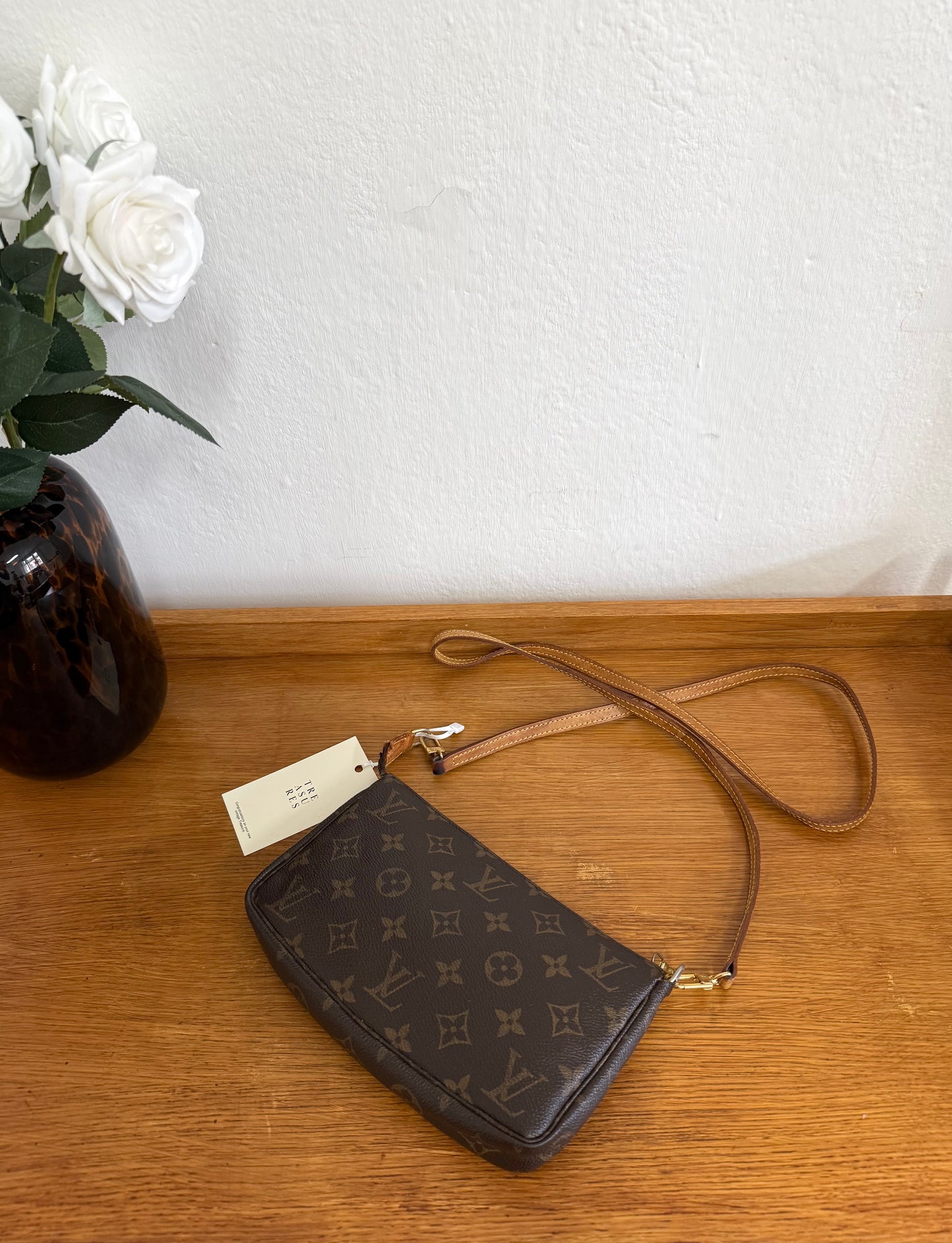 LV POCHETTE