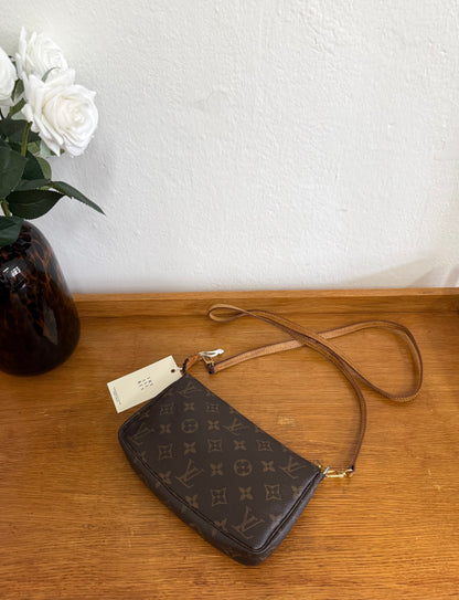LV POCHETTE