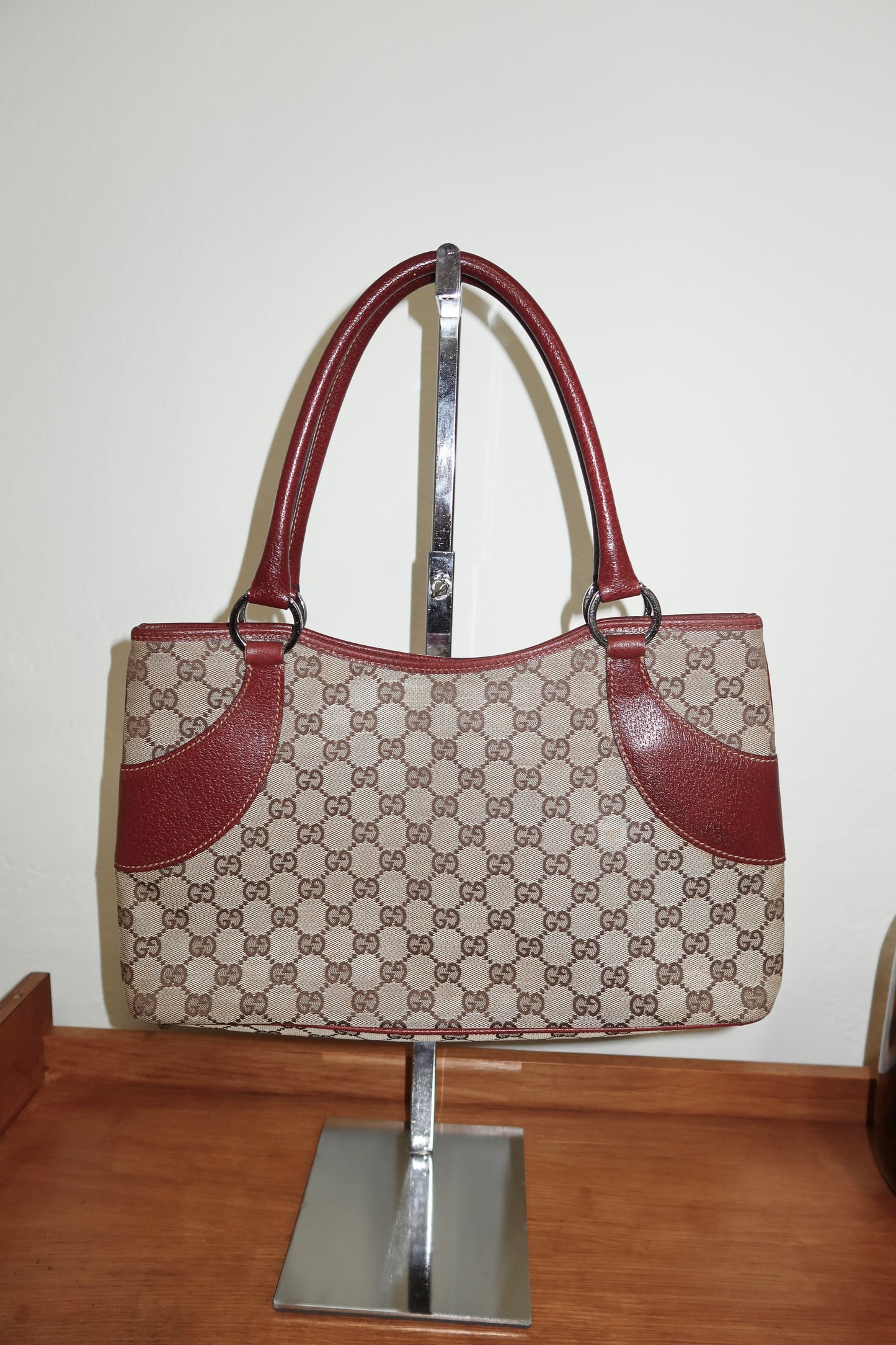 GUCCI GG SHOULDER TOTE BAG WINE