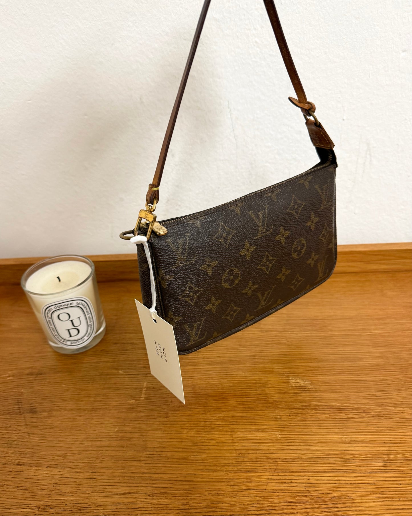 LV POCHETTE