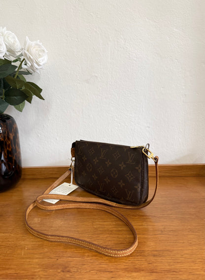 LV POCHETTE