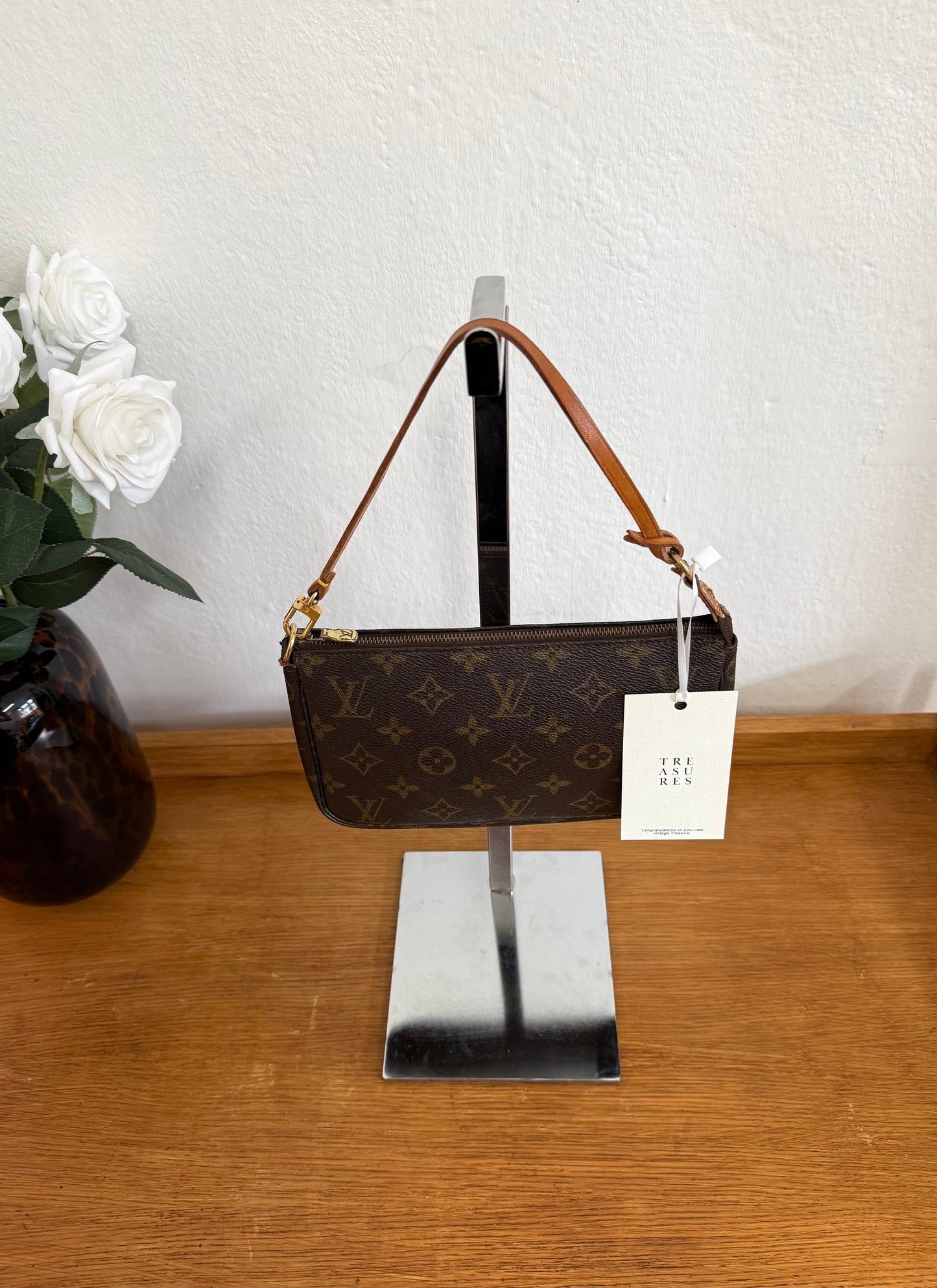 LV POCHETTE